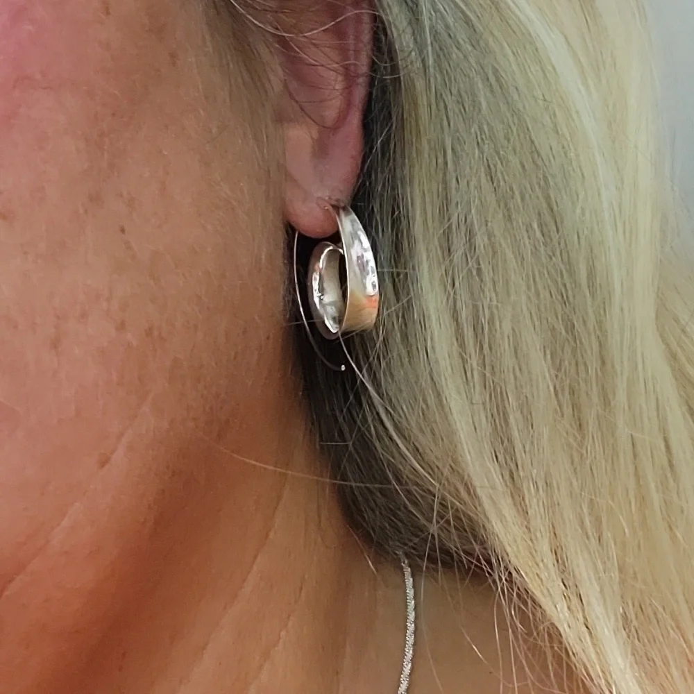 Sculptural Threader Hoop Earrings - Picture 6 of 7